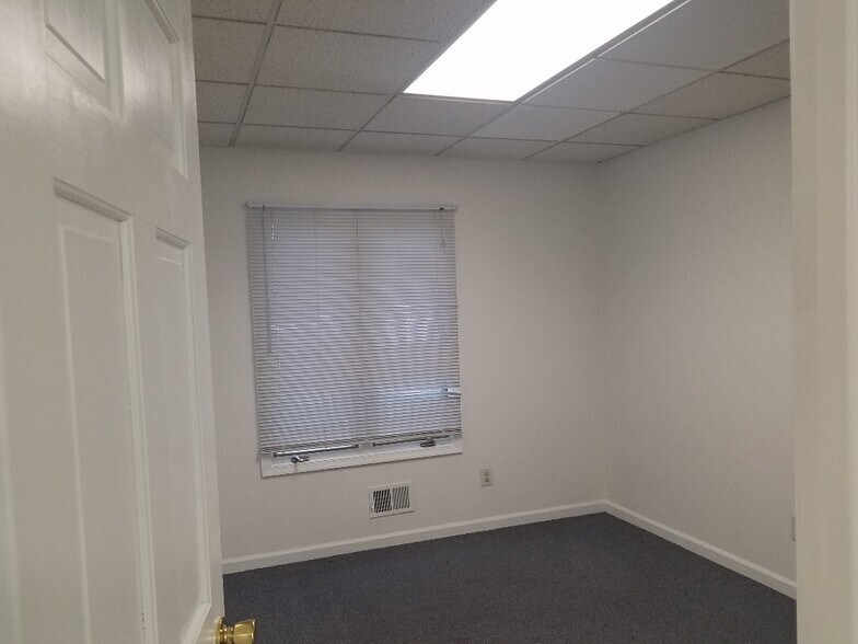 More Photos Of 375 N Main St, Williamstown Medical For Lease