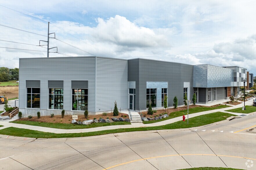 Primary Photo Of 8320 Glynoaks Dr, Lincoln General Retail For Lease