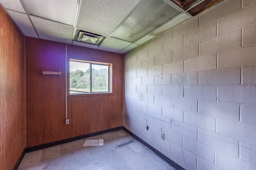 More Photos Of 823 Whitehall St, Jackson Warehouse For Sale