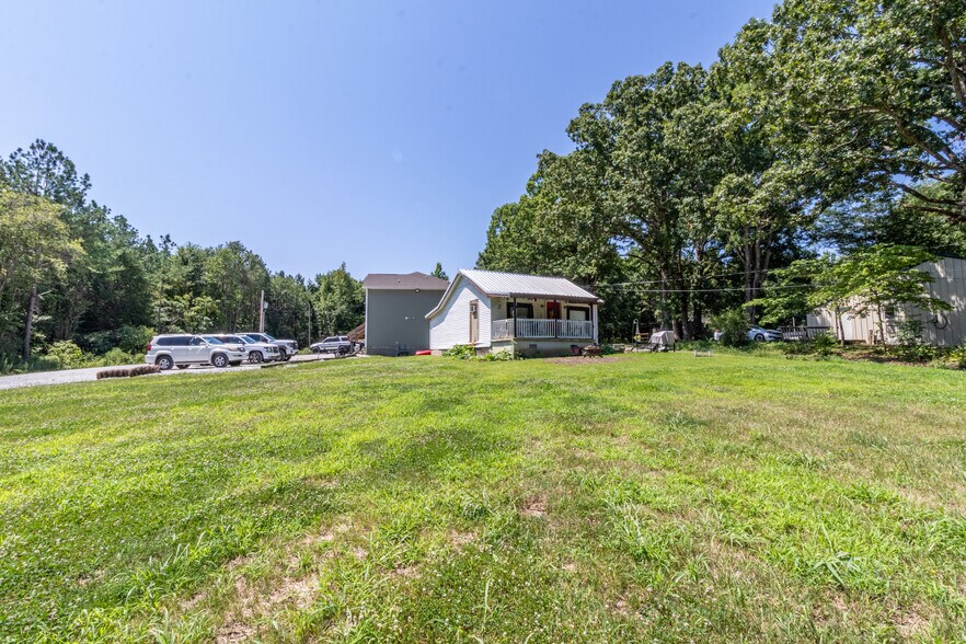 More Photos Of 21 Lost Ln, McEwen Apartments For Sale