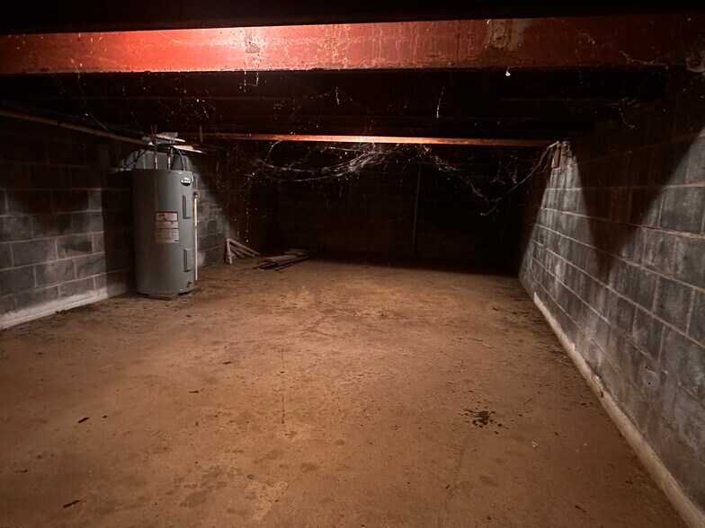 More Photos Of 522A S Main St, Broadway Flex For Sale