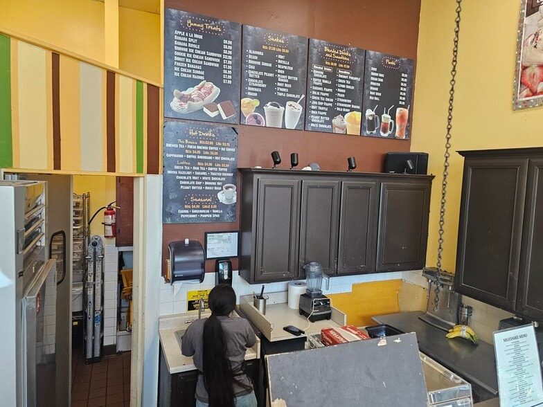 More Photos Of 15 E Main St, Alhambra Restaurant For Lease