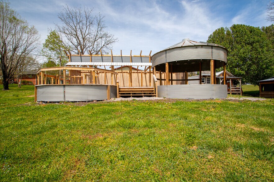 More Photos Of 3804 Wears Valley Rd, Sevierville Hotel For Sale