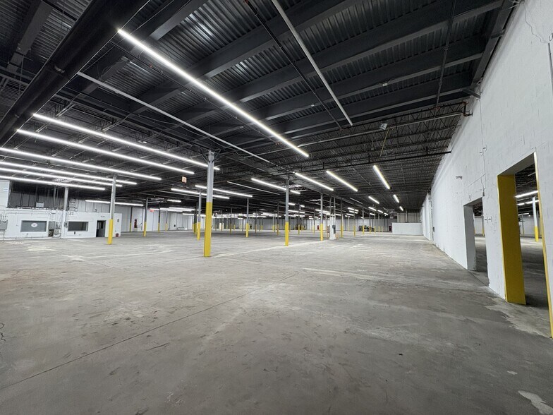 More Photos Of 45 Linden Ave E, Jersey City Warehouse For Lease