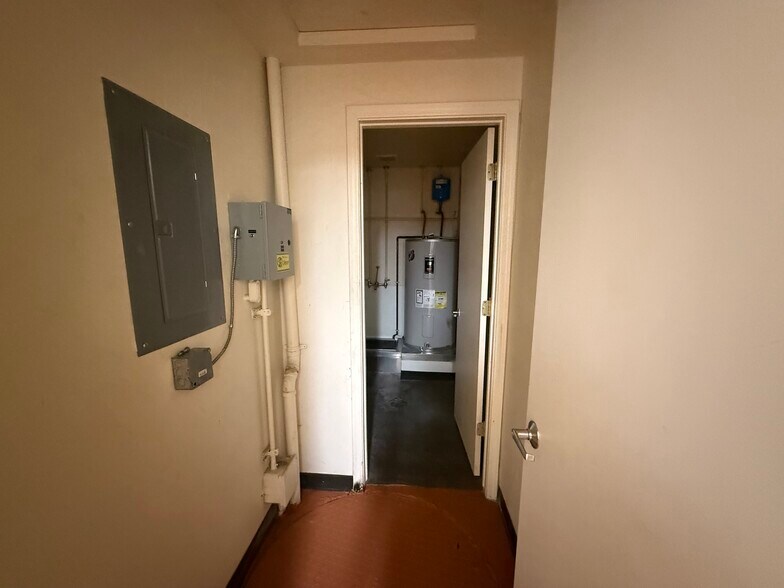 More Photos Of 6130-6142 E Cave Creek Rd, Cave Creek Unknown For Lease