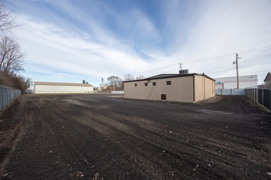 More Photos Of 1245 Memory Ln, Columbus Warehouse For Lease