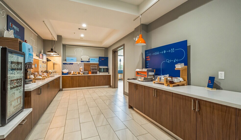 More Photos Of 46300 Interstate 10, Winnie Hotel For Sale