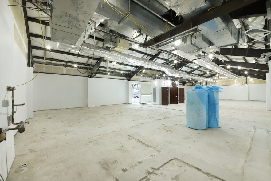 More Photos Of 1781 Hylan Blvd, Staten Island Office For Lease