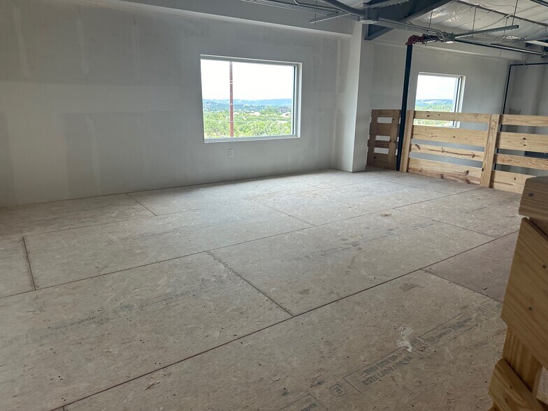 More Photos Of 1009 RM-620, Lakeway Specialty For Sale