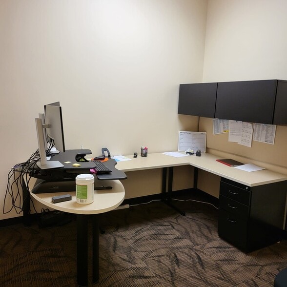 More Photos Of 3500 Gateway Centre Blvd, Morrisville Light Distribution For Lease