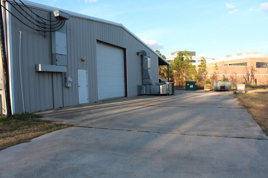 More Photos Of 15112 Welcome Ln, Houston Warehouse For Sale