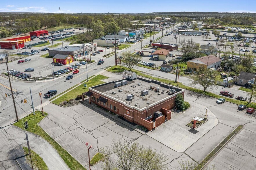 More Photos Of 2949 Dixie Hwy, Hamilton Restaurant For Sale