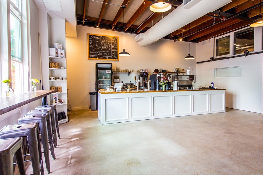 More Photos Of 2727 N Cascade Ave, Colorado Springs General Retail For Lease