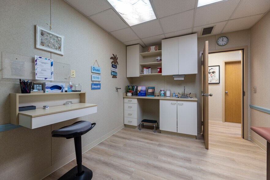 More Photos Of 360 Kingstown Rd, Narragansett Medical For Sale