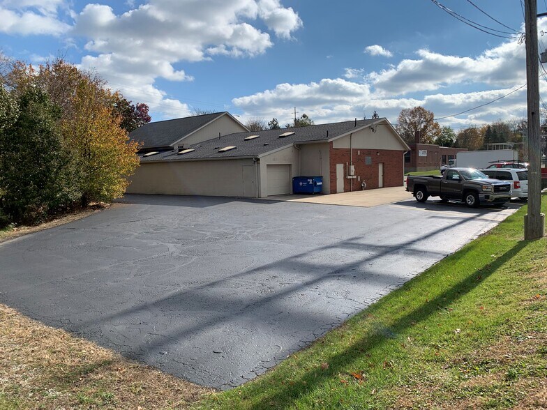 More Photos Of 1005 W Main St, Kent Auto Repair For Sale