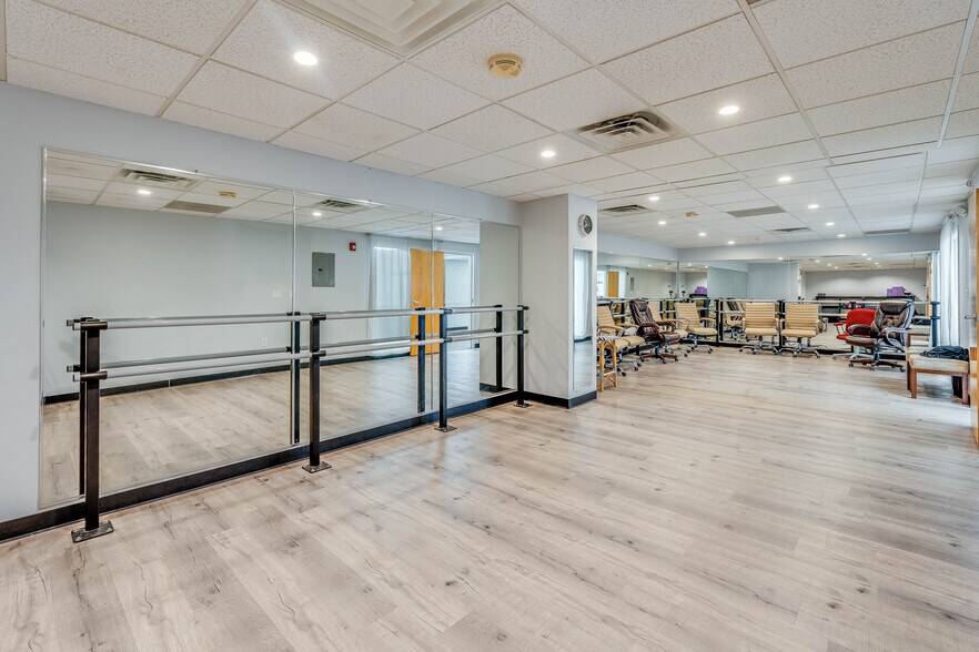 More Photos Of 1 Elm Sq, Andover Office Residential For Lease