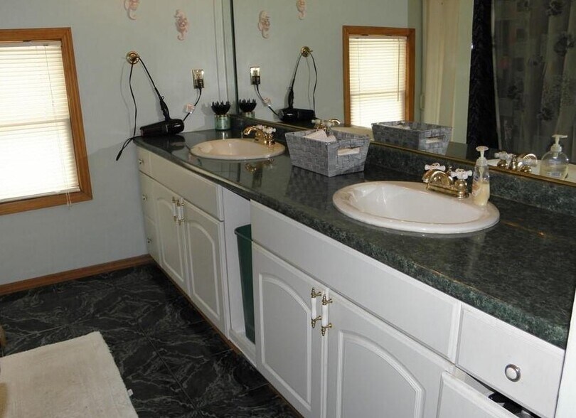 More Photos Of 158 Lake St, Hamburg General Retail For Sale