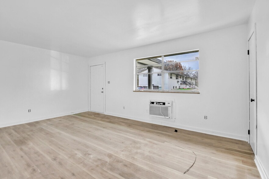 More Photos Of 1900 Dutch Valley Dr, Knoxville Multifamily For Sale