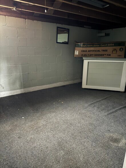 More Photos Of 1932 Spring Hill Rd, Staunton Flex For Sale