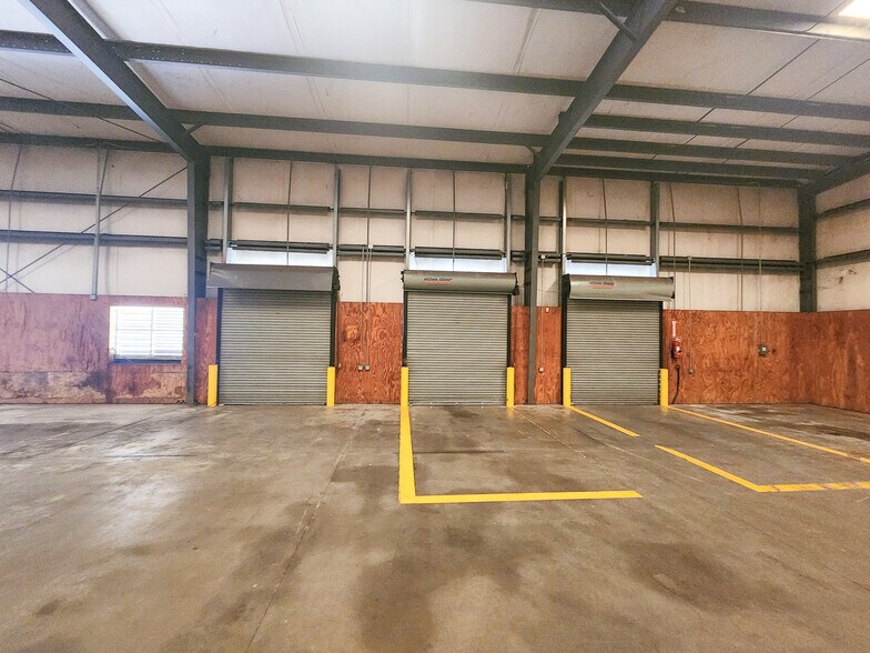 More Photos Of 5640 Commerce Blvd E, Mobile Warehouse For Lease