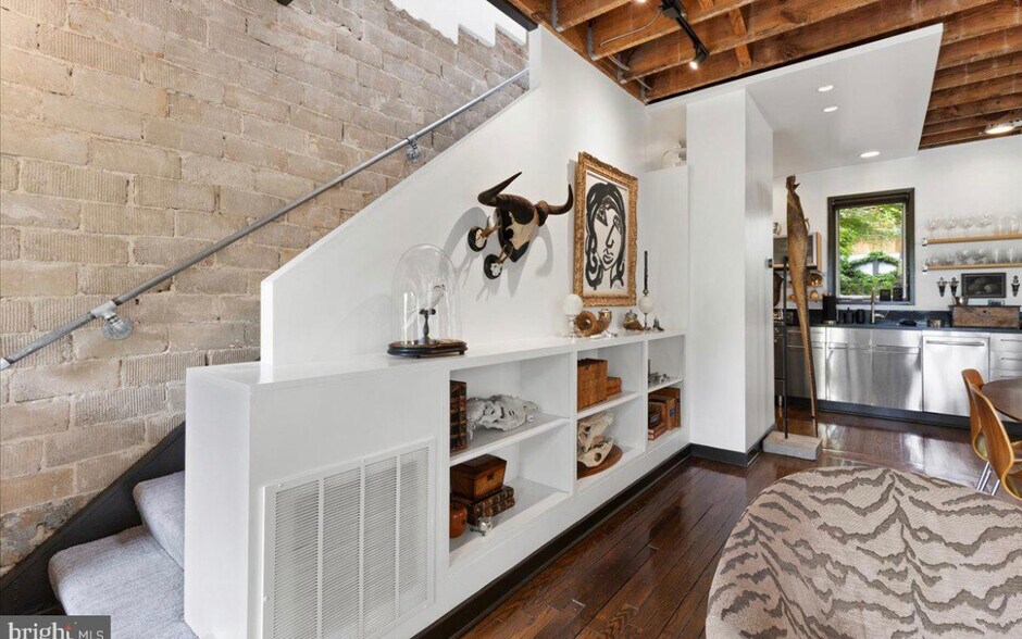 More Photos Of 5169 Macarthur Blvd NW, Washington Office Residential For Lease