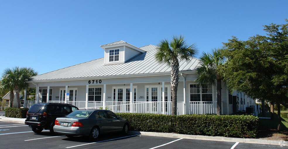 More Photos Of 6710 Winkler Rd, Fort Myers Unknown For Lease