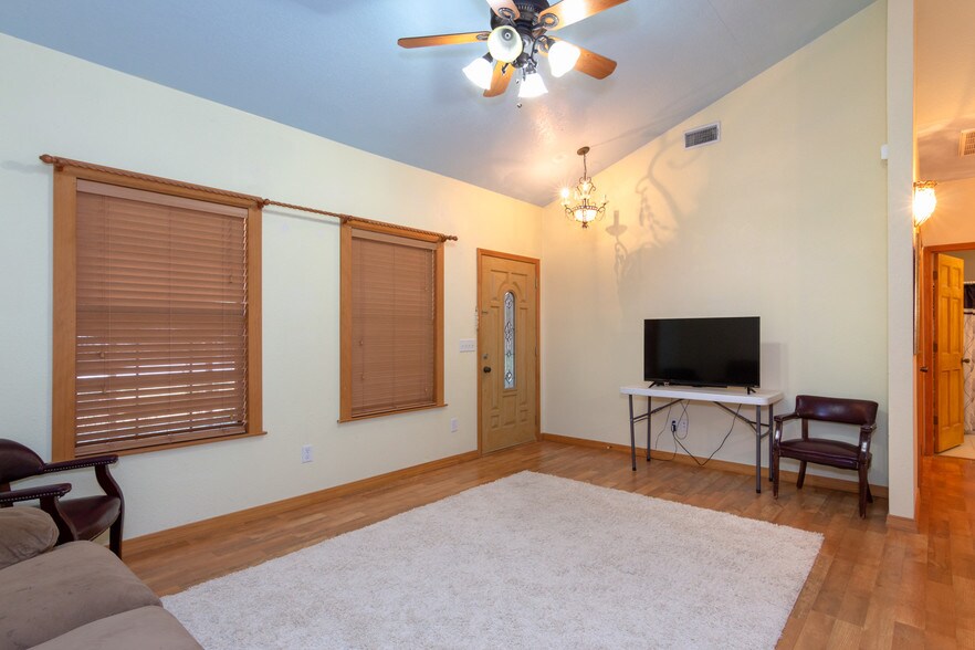 More Photos Of 5702 Pebble Ridge Dr, Milton Medical For Sale