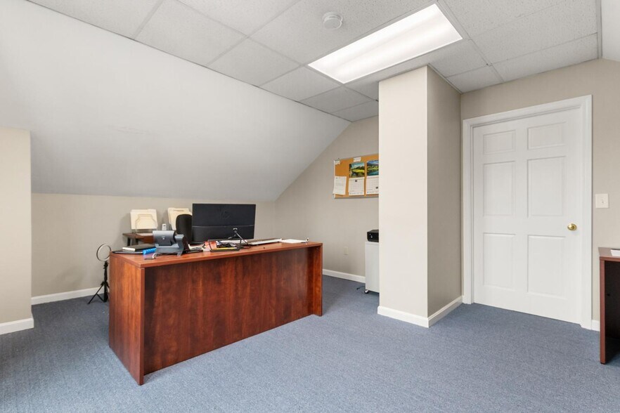 More Photos Of 7 Foster St, Wakefield Office For Sale