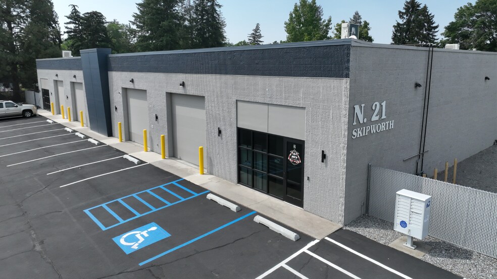 More Photos Of 21 N Skipworth Rd, Spokane Valley Showroom For Lease