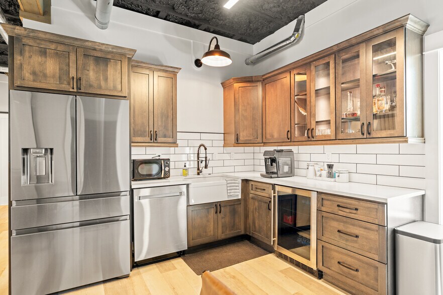 More Photos Of 6908 Office Park Cir, Knoxville Medical For Sale