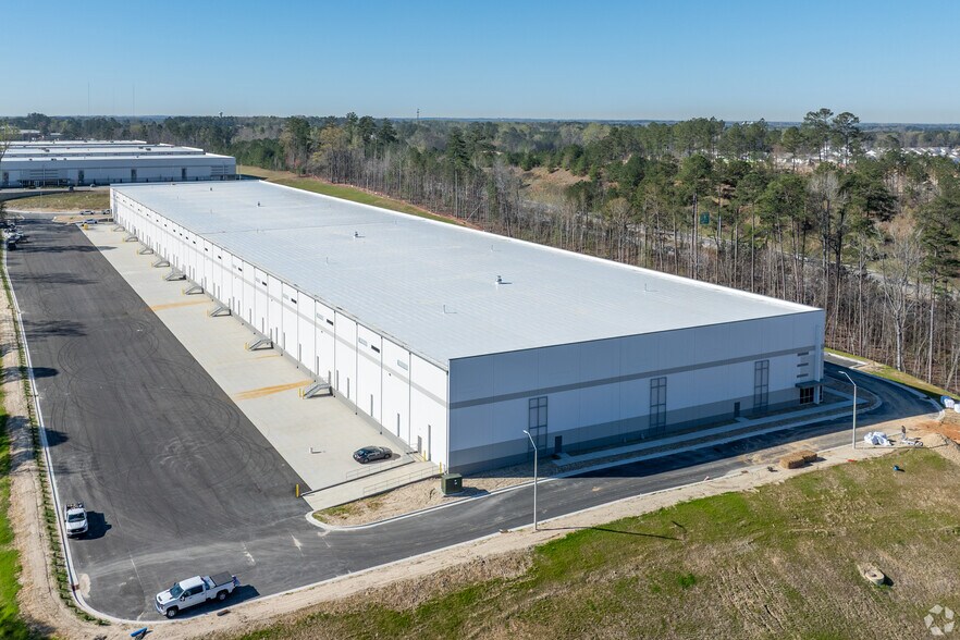 More Photos Of 565 Hinton Oaks Blvd, Knightdale Industrial For Lease