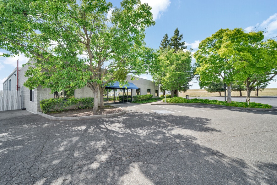 More Photos Of 4081 Seaport Blvd, West Sacramento Warehouse For Lease