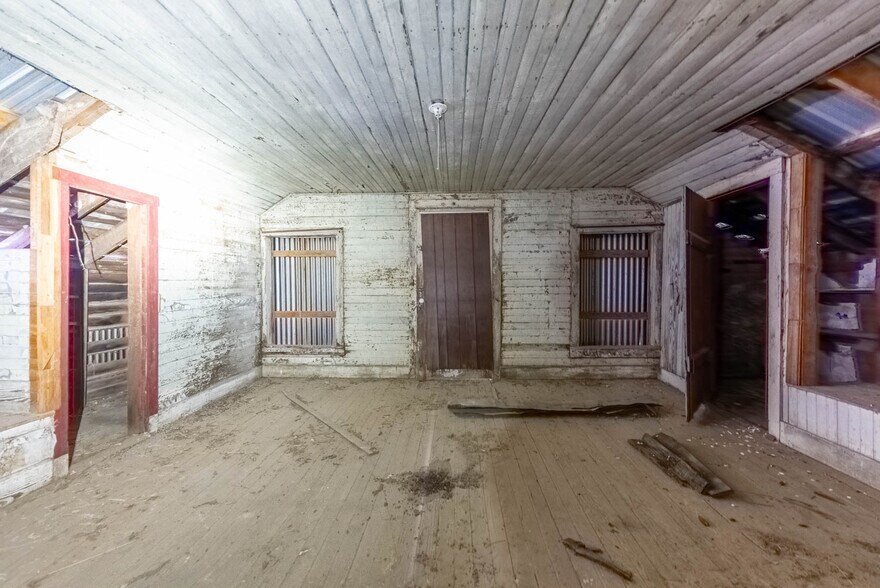 More Photos Of 14597 US-63, Vichy General Retail For Sale