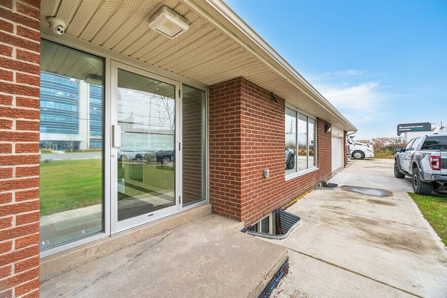 More Photos Of 140-160 Derry Rd E, Mississauga Office For Sale