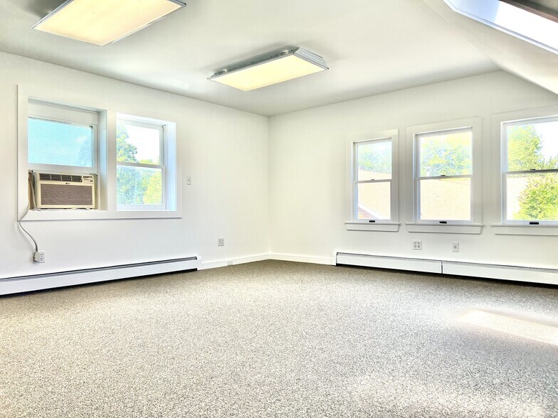 More Photos Of 7 Muchmore Ln, East Hampton Office Residential For Lease