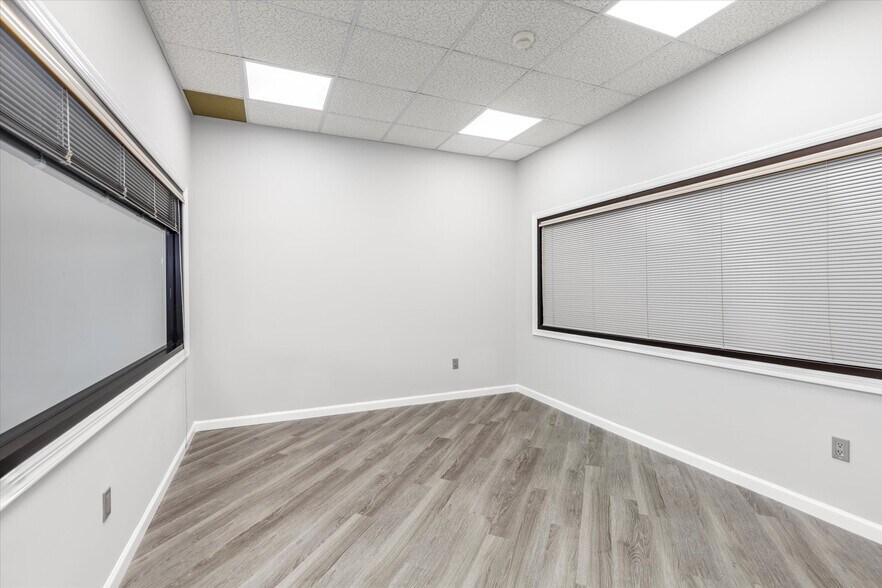 More Photos Of 2035 Lemoine Ave, Fort Lee Storefront Retail Office For Lease