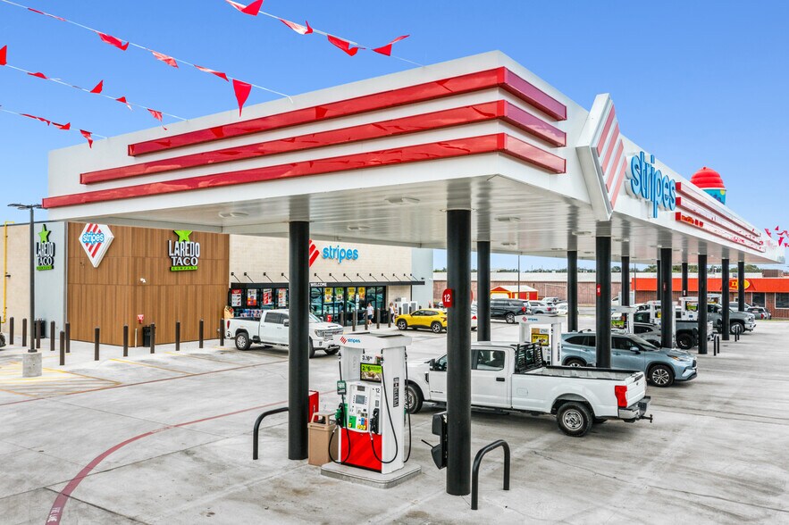 More Photos Of 1910 E Main St, Alice Convenience Store For Sale