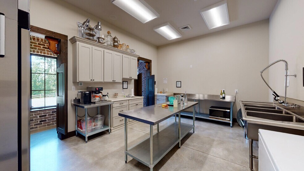 More Photos Of 4223 Cedar Creek Rd, Lancaster Specialty For Sale