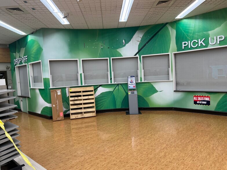 More Photos Of 10 Hemingway Ave, East Haven Drugstore For Sale