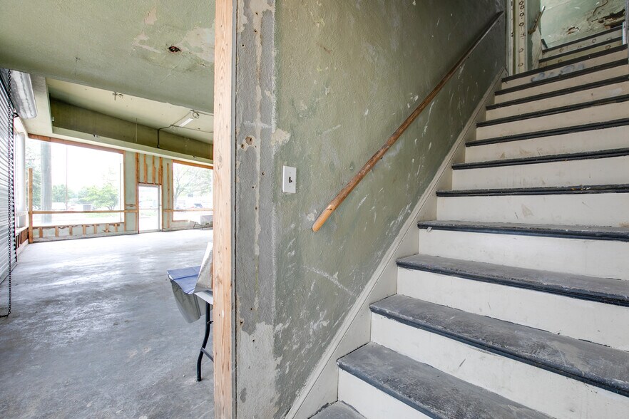 More Photos Of 207 Poythress Street, Hopewell Storefront Retail Office For Lease