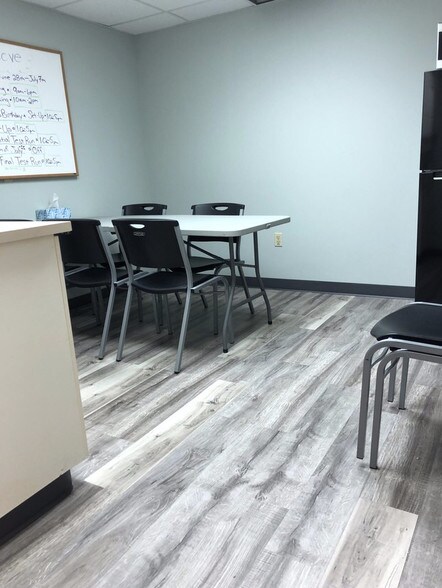 More Photos Of 305 Vine St, New Lenox Medical For Lease