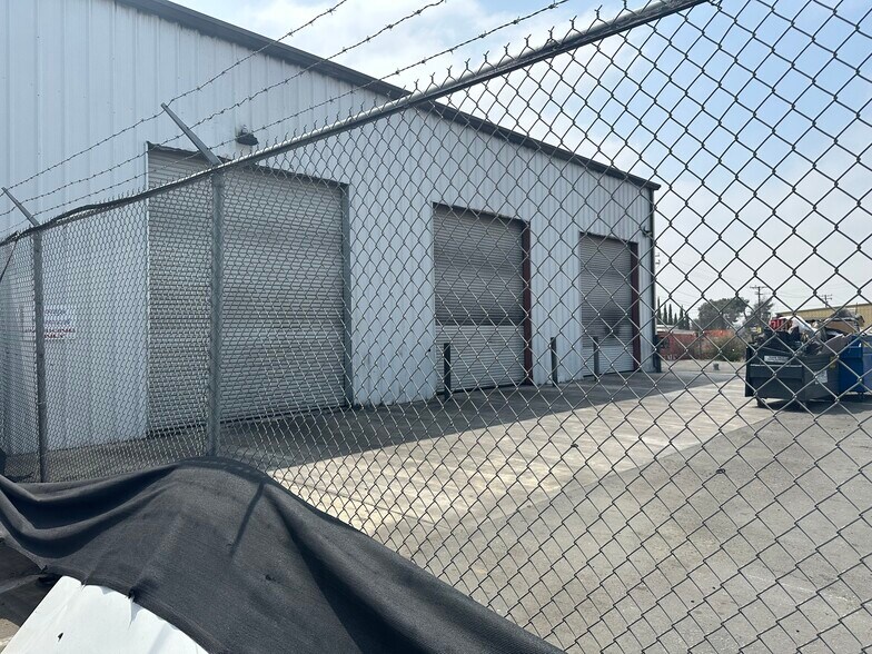 More Photos Of 15176 Whittram Ave, Fontana Service For Lease