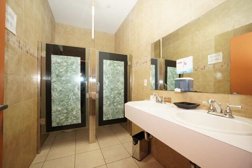 More Photos Of 2 Allen St, New York Medical For Sale