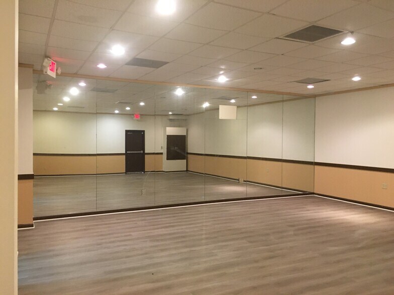 More Photos Of 1088-1090 N Allen Ave, Pasadena Storefront For Lease