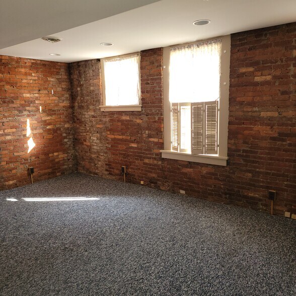 More Photos Of 600 Main St, Riverton Office For Sale