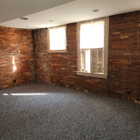 More Photos Of 600 Main St, Riverton Office For Sale