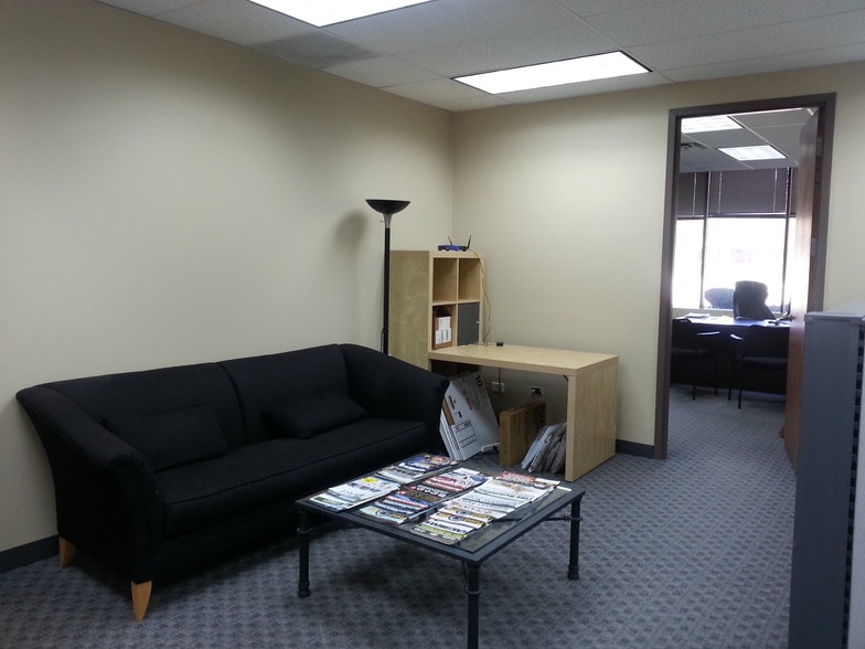 More Photos Of 225 N Arlington Heights Rd, Elk Grove Village Light Distribution For Lease