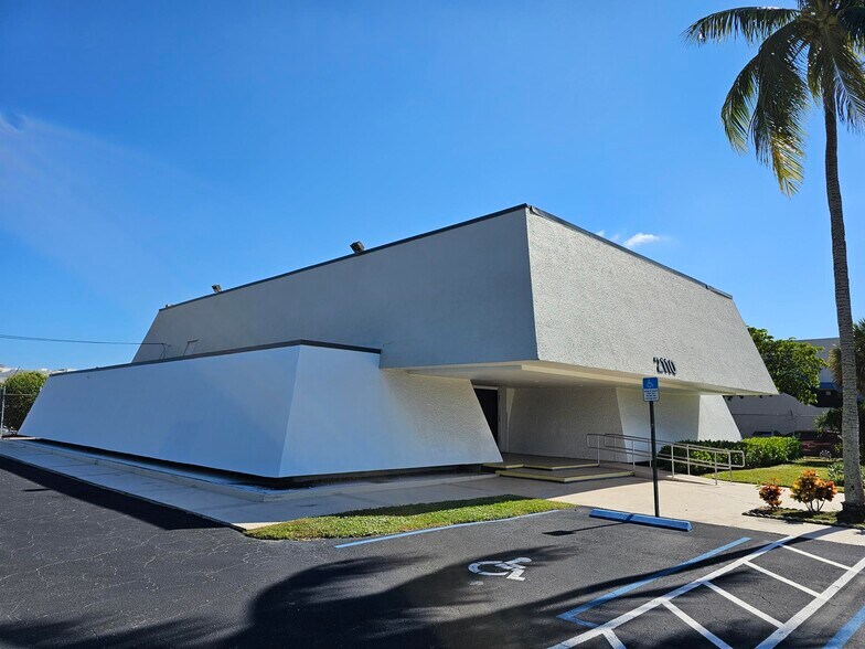 More Photos Of 2110 N Florida Mango Rd, West Palm Beach Office For Lease