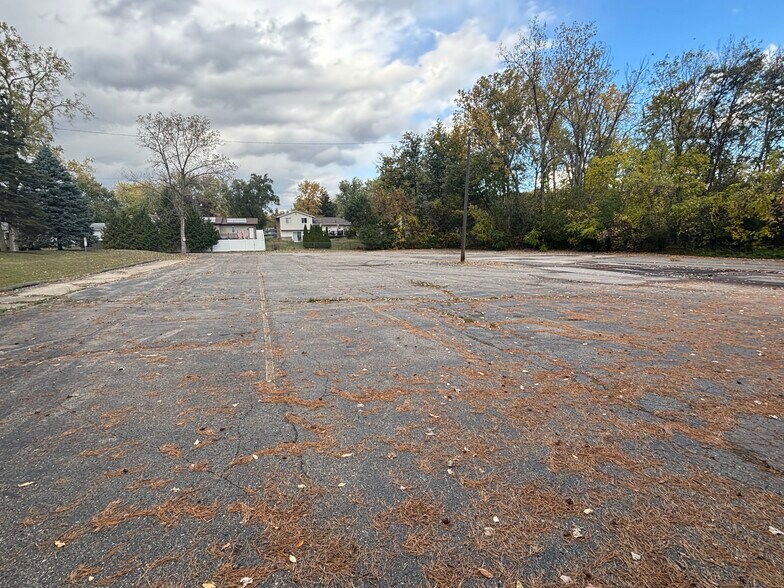 More Photos Of 4150 Pontiac Lake Rd, Waterford Religious Facility For Lease
