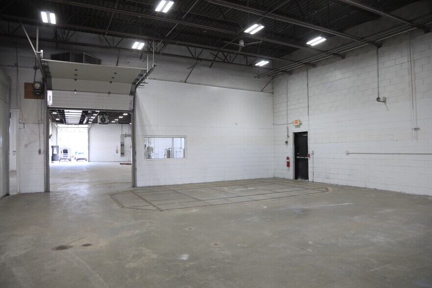 More Photos Of 2080 Harlem Ave, Riverside Auto Repair For Lease